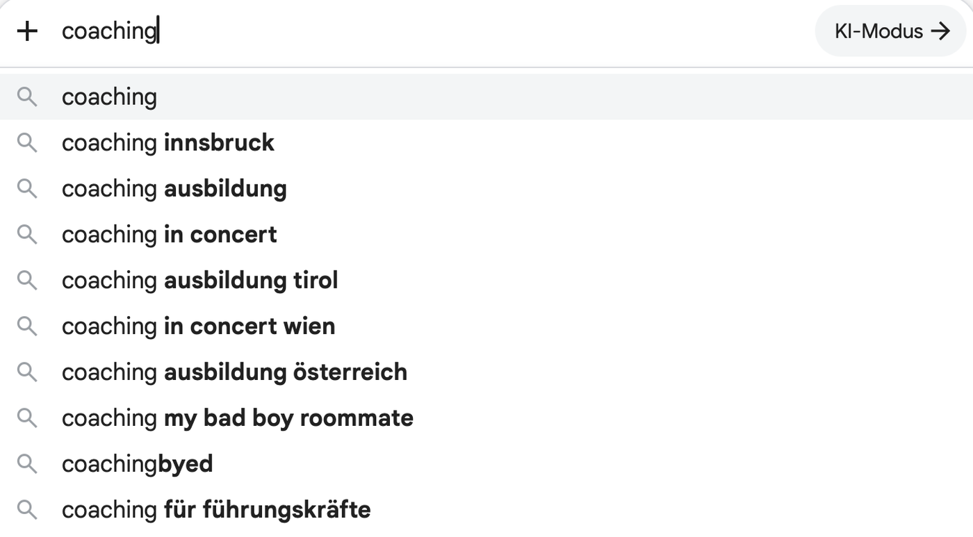 Google-Suchfeld mit der Eingabe coaching und zehn automatischen Vorschlägen, darunter coaching innsbruck, coaching ausbildung und coaching für führungskräfte